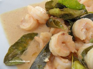Buttered Prawns with Salted Egg Sauce